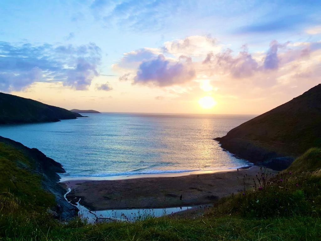 Wild Coastal Retreat At Troed Y Rhiw Aberporth, West Wales Villa Bagian luar foto