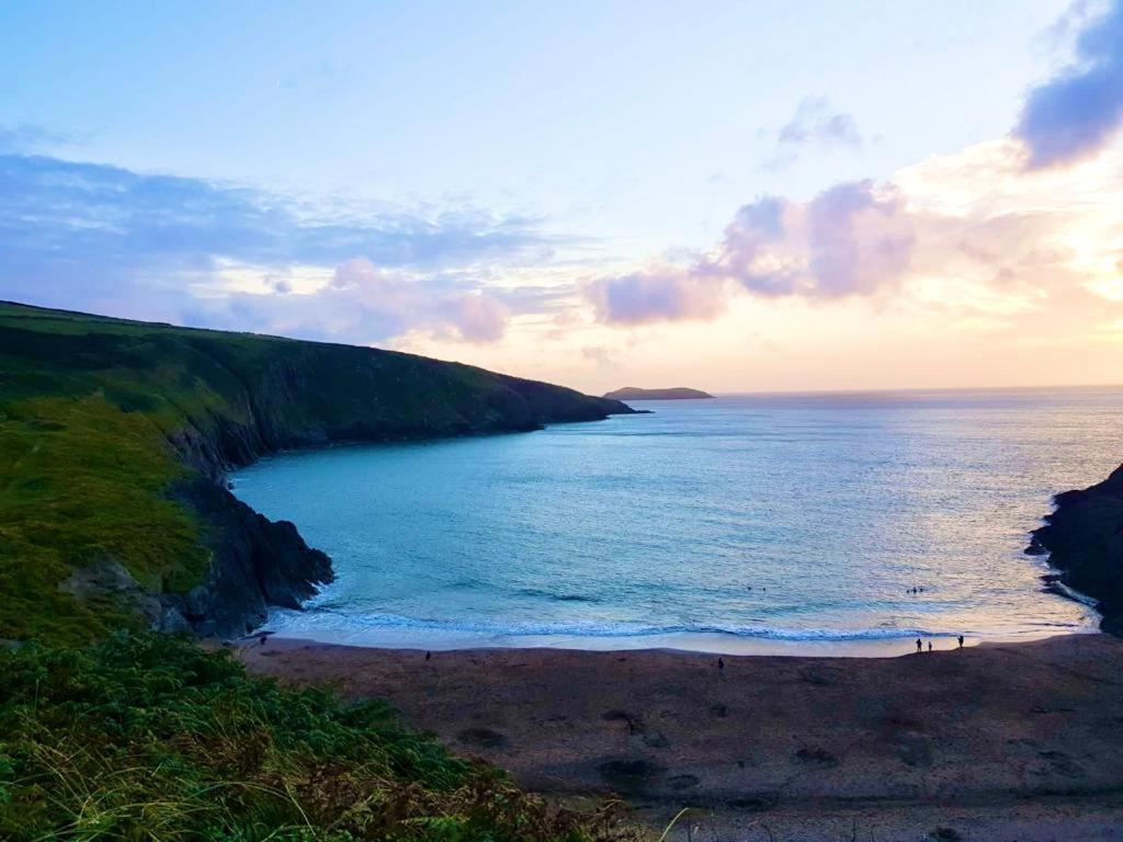 Wild Coastal Retreat At Troed Y Rhiw Aberporth, West Wales Villa Bagian luar foto